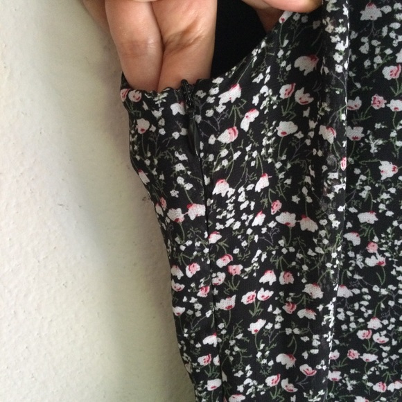 LULU’S NWT Maxi Floral Print V-Neck Dress Black Size Small - Picture 12 of 14